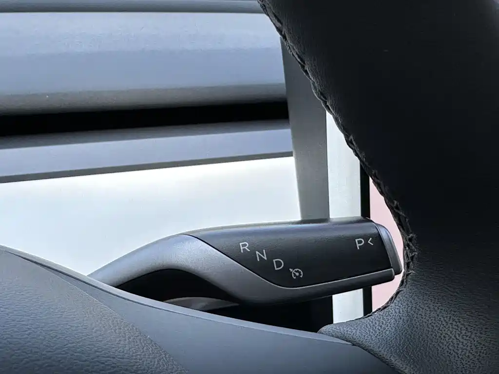 Tesla Model Y 2023 — фото 14