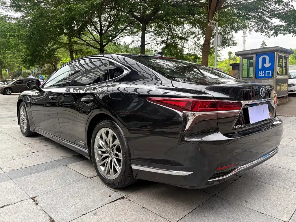 Lexus LS 2019 — фото 9