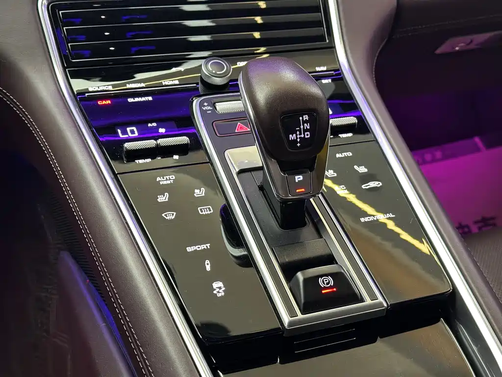 Porsche Panamera 2018 — фото 15