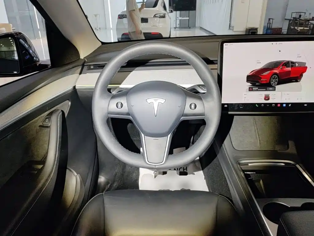 Tesla Model Y 2024 — фото 11