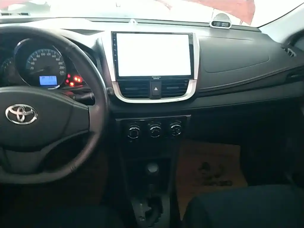 Toyota Yaris L 2018 — фото 13