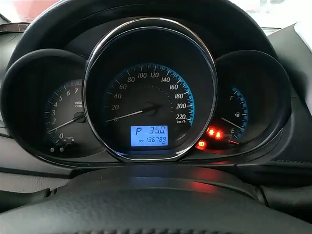 Toyota Yaris L 2018 — фото 12