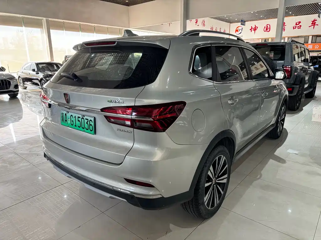 Roewe RX5 New Energy 2017 — фото 8