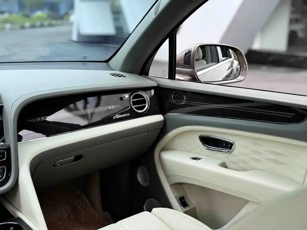 Bentley Bentayga 2023 — фото 15