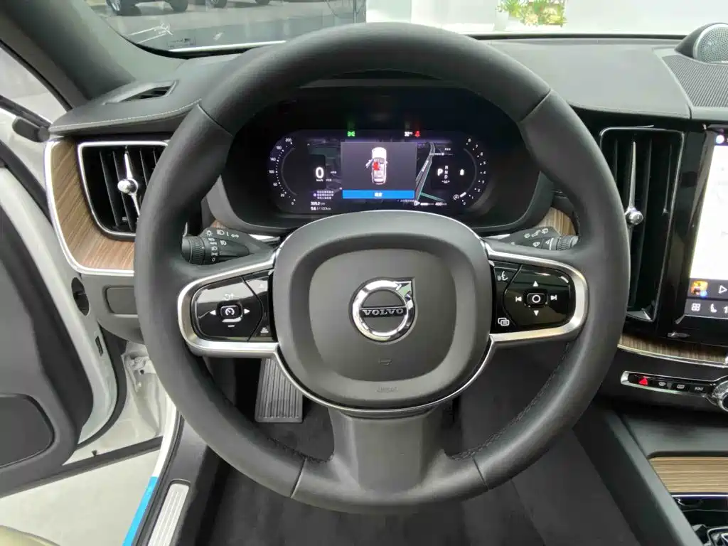 Volvo XC60 2024 — фото 14