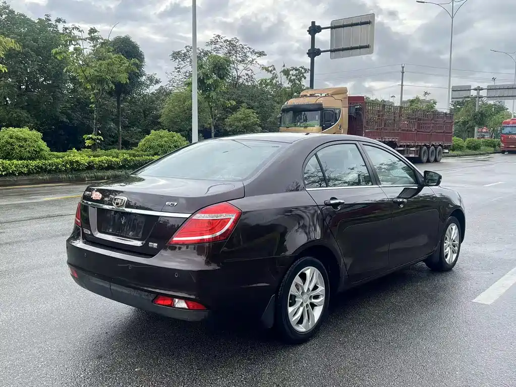Geely Emgrand 2015 — фото 6