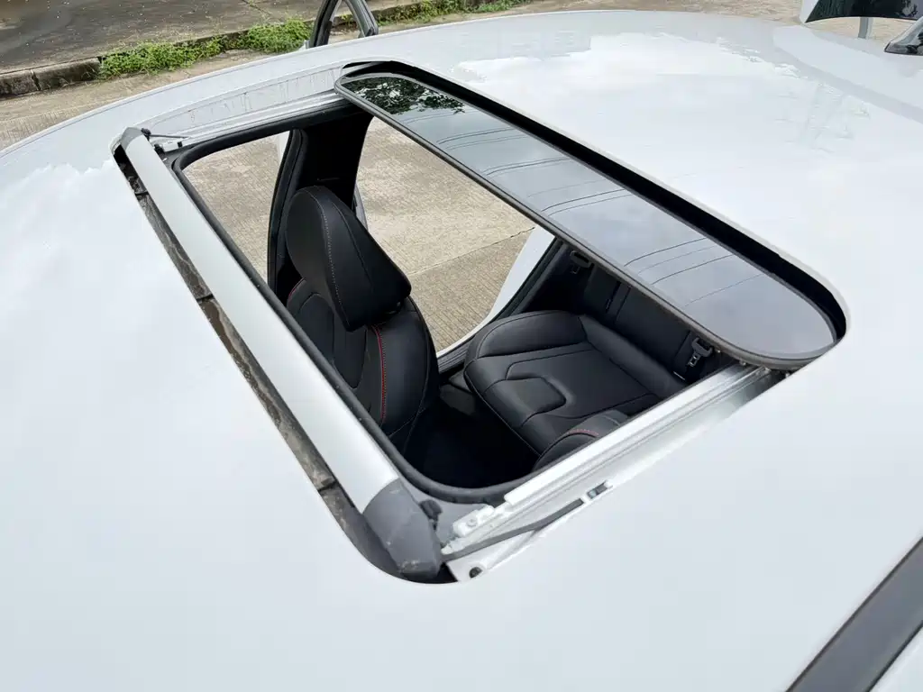 Hyundai Elantra 2023 — фото 19