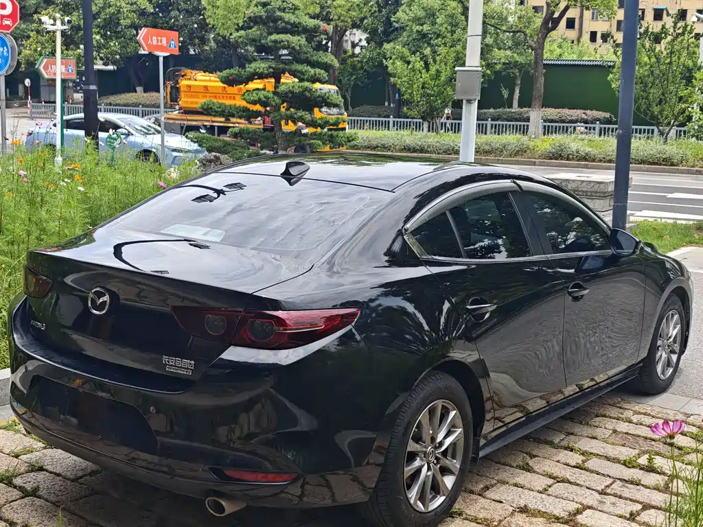 Mazda 3 Axela 2020 — фото 4