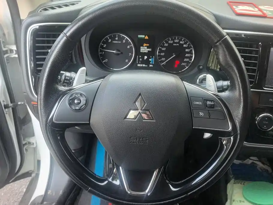 Mitsubishi Outlander 2016 — фото 15
