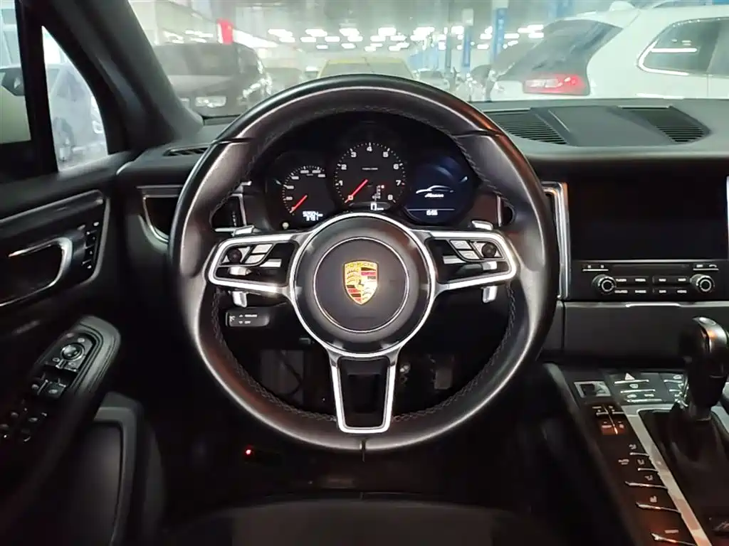 Porsche Macan 2018 — фото 11