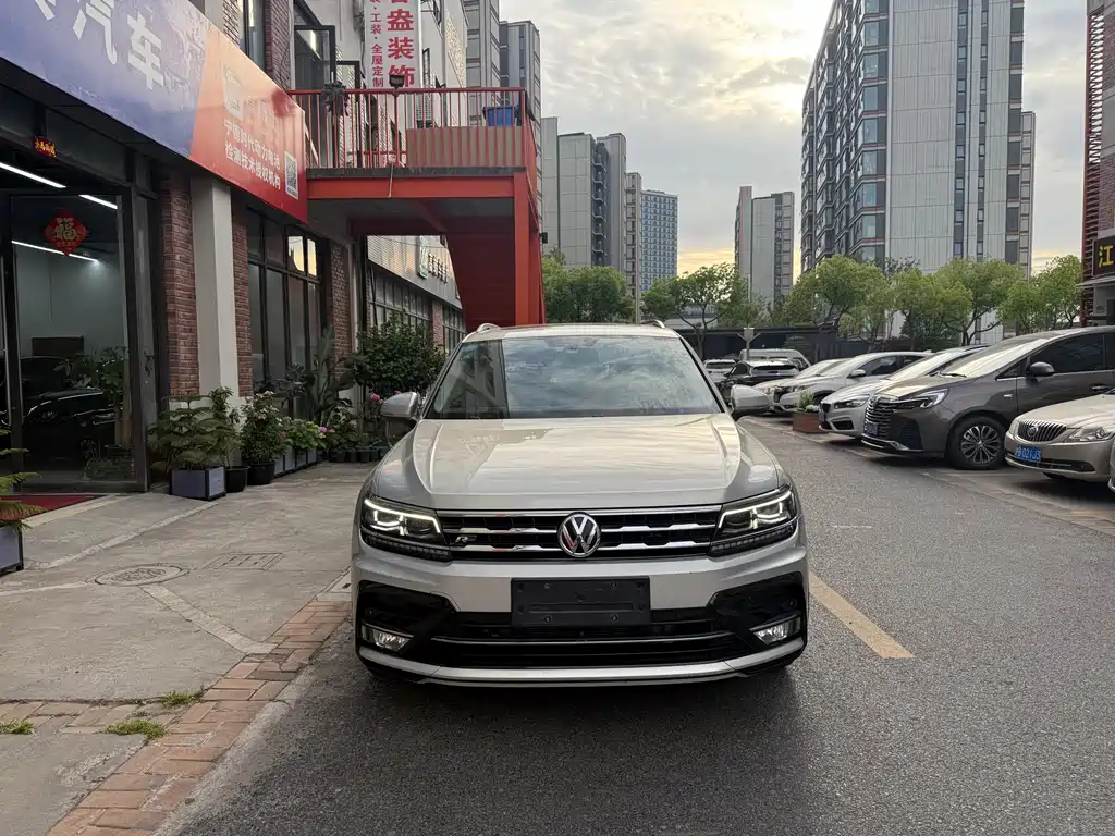 Volkswagen Tiguan L 2019 — фото 2