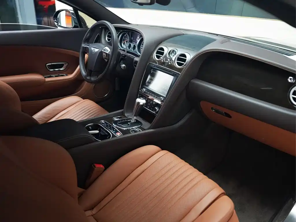 Bentley Continental 2017 — фото 14