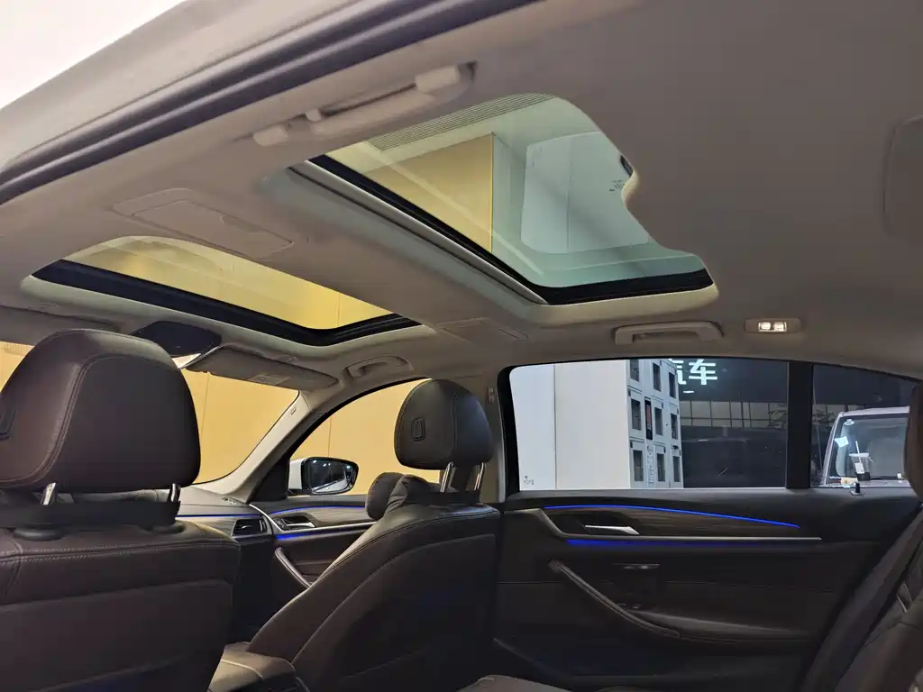 BMW 5 Series New Energy 2018 — фото 28