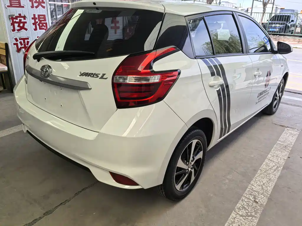 Toyota Yaris L 2017 — фото 4