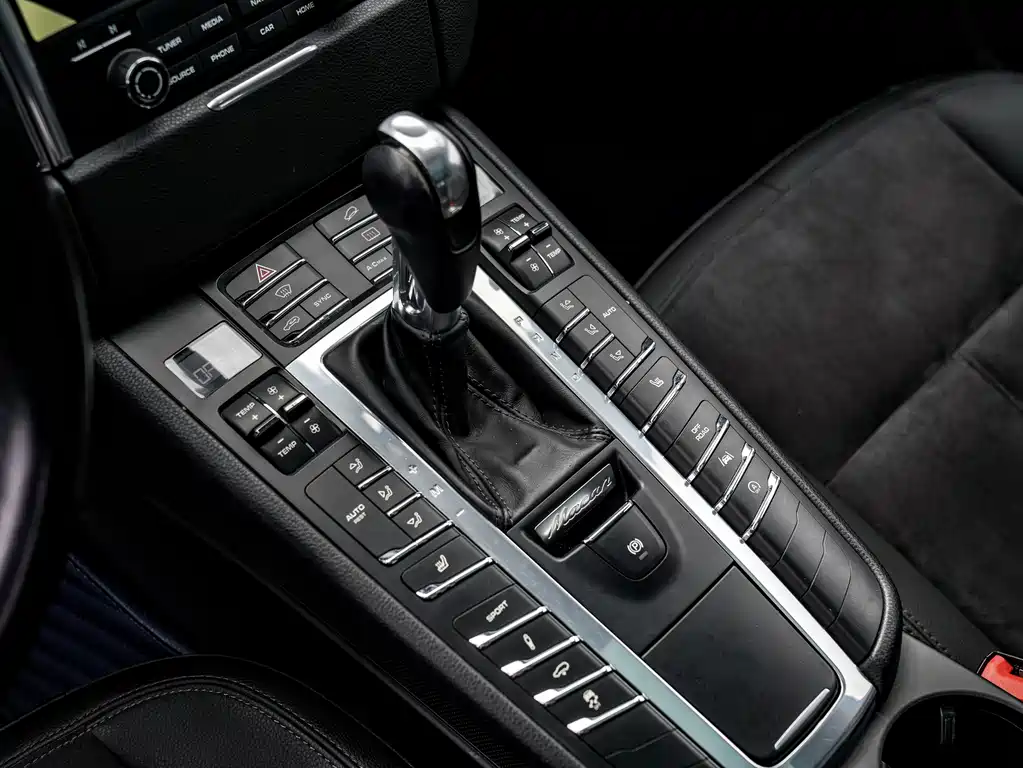 Porsche Macan 2017 — фото 16