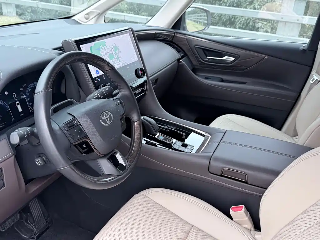 Toyota Alphard 2023 — фото 10