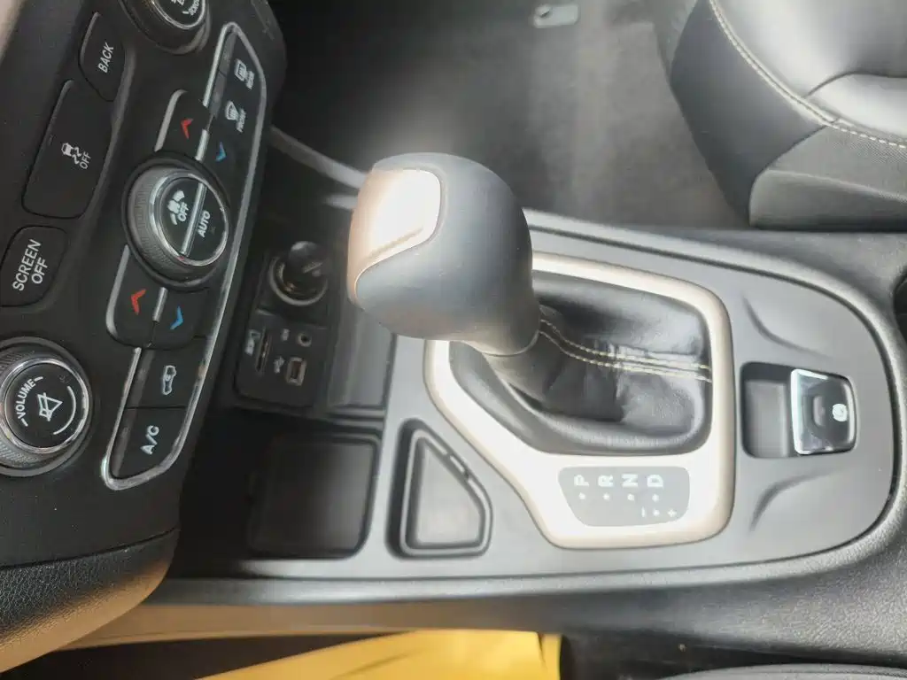 Jeep Cherokee 2016 — фото 10