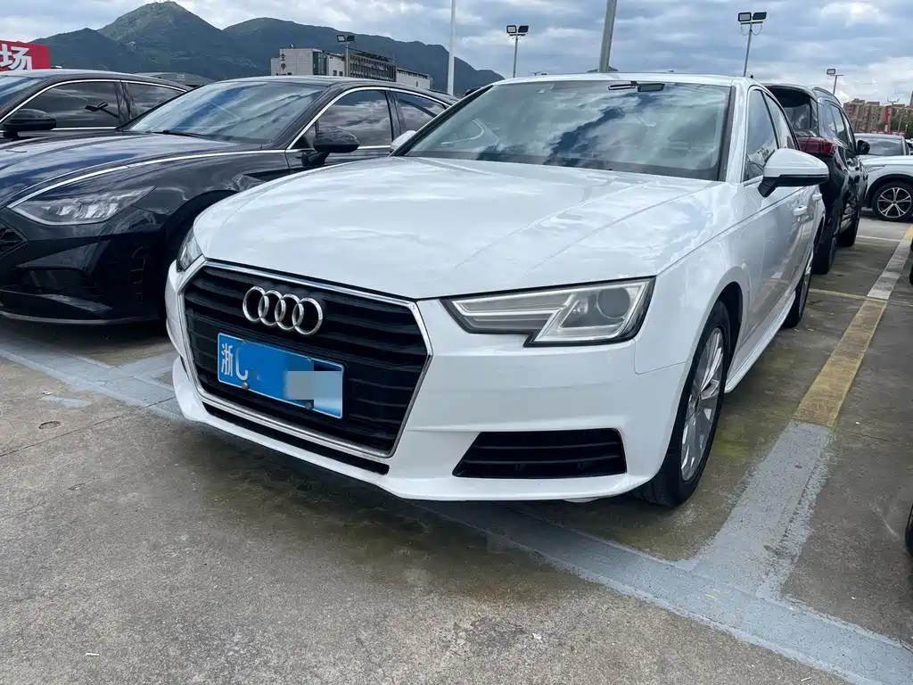 Audi A4L 2017 — фото 1