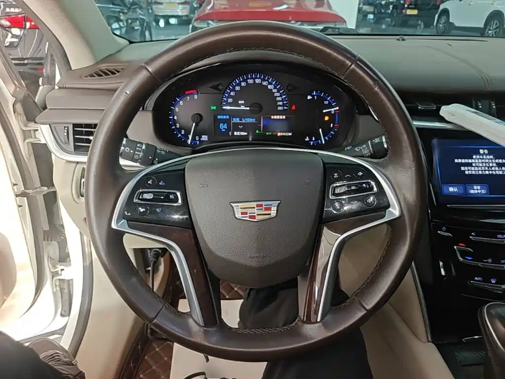 Cadillac XTS 2017 — фото 11