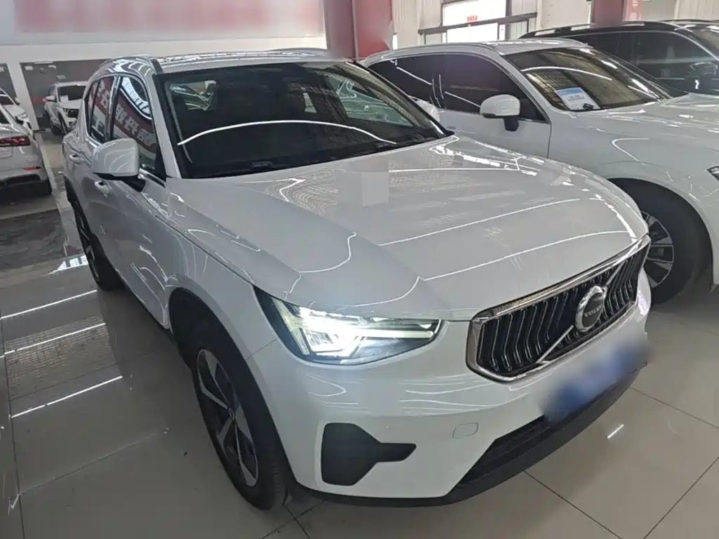 Volvo XC40 2025 — фото 4