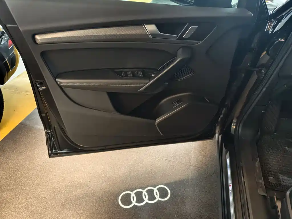 Audi Q5L 2023 — фото 9