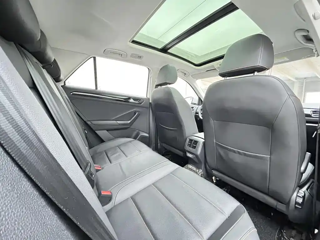 Volkswagen T-Roc 2022 — фото 13