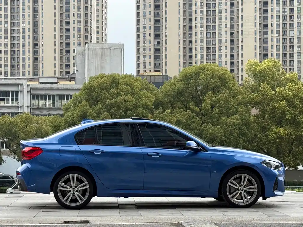 BMW 1 Series 2019 — фото 10