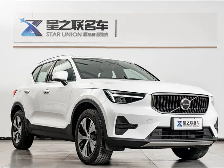 Volvo XC40 2025 — фото 5