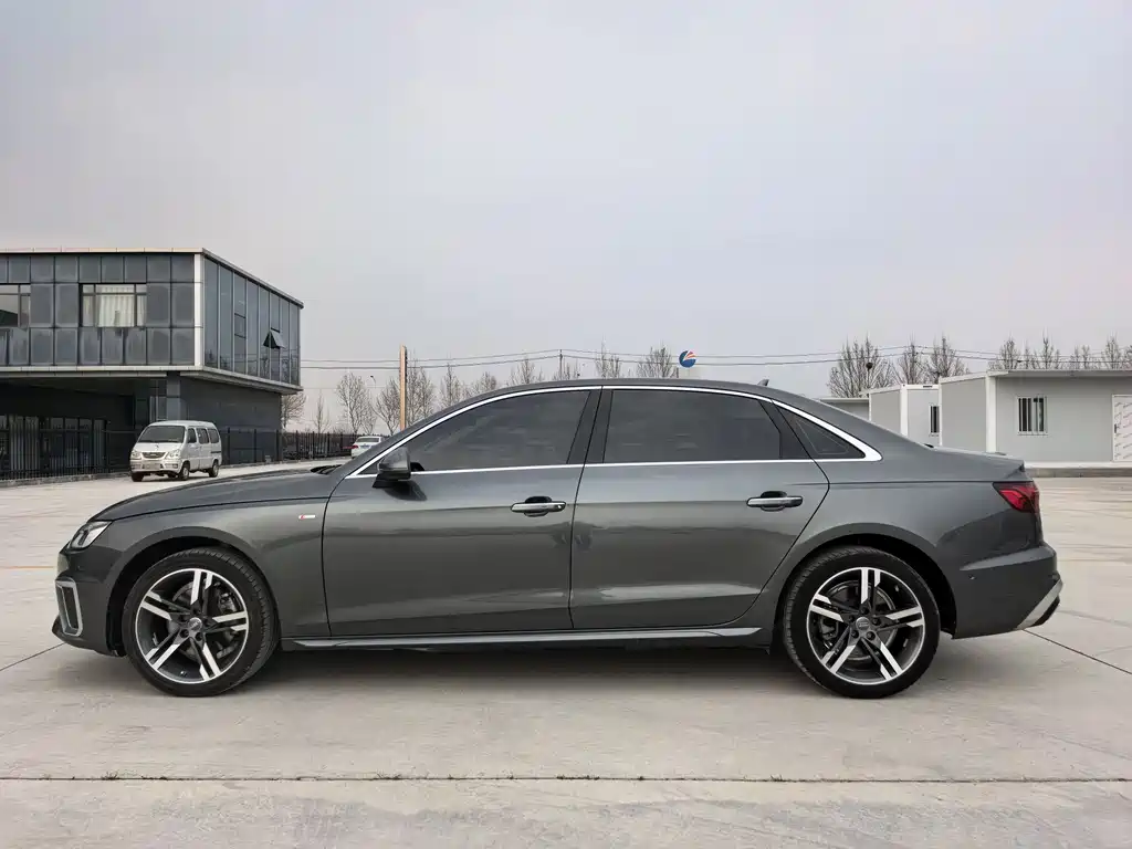 Audi A4L 2022 — фото 4