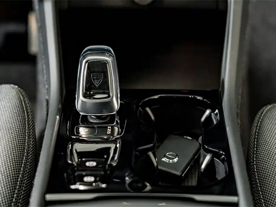 Volvo XC40 2025 — фото 14