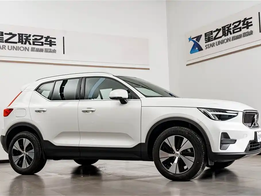 Volvo XC40 2025 — фото 6
