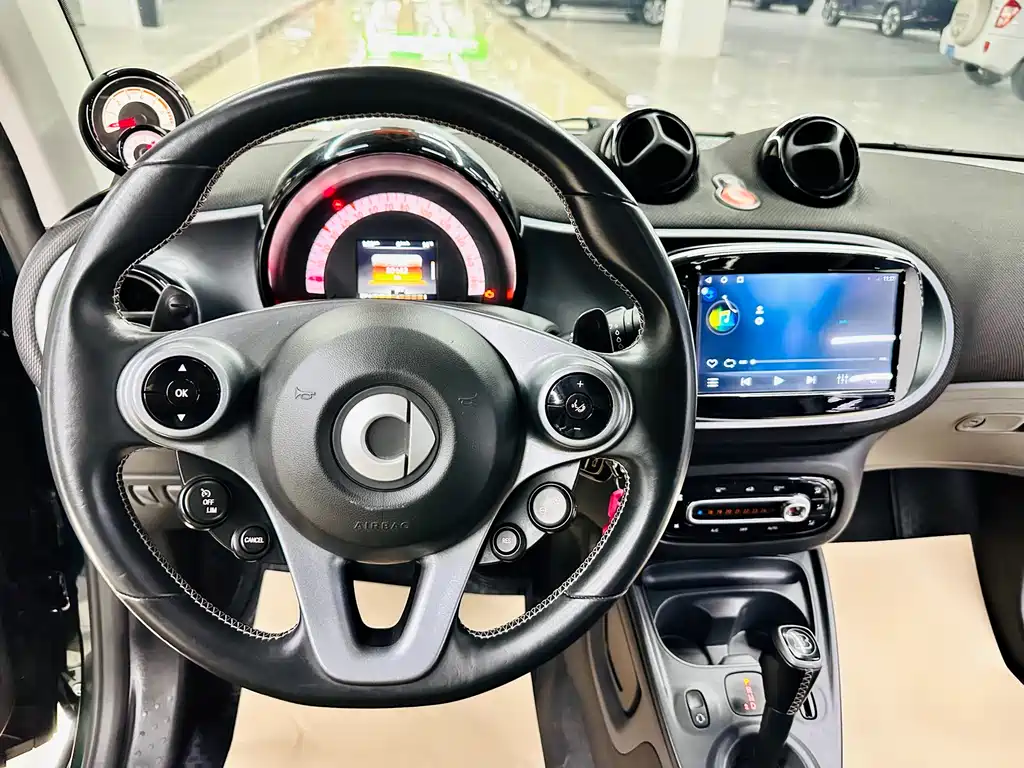 smart Fortwo 2018 — фото 35
