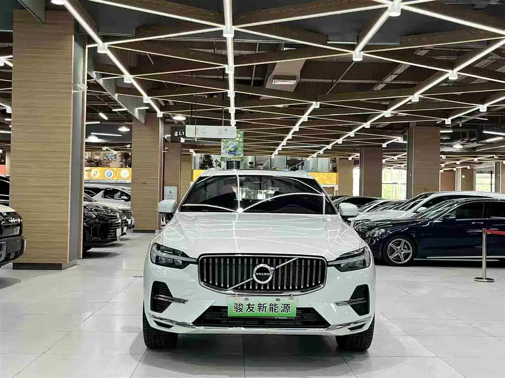 Volvo XC60 PHEV 2025 — фото 3