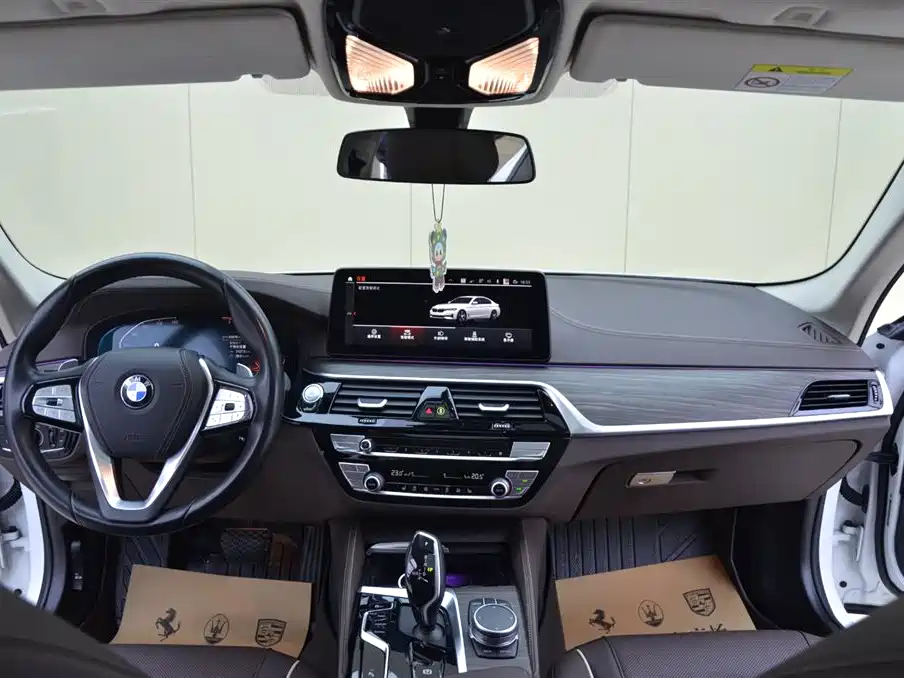 BMW 5 Series 2022 — фото 14