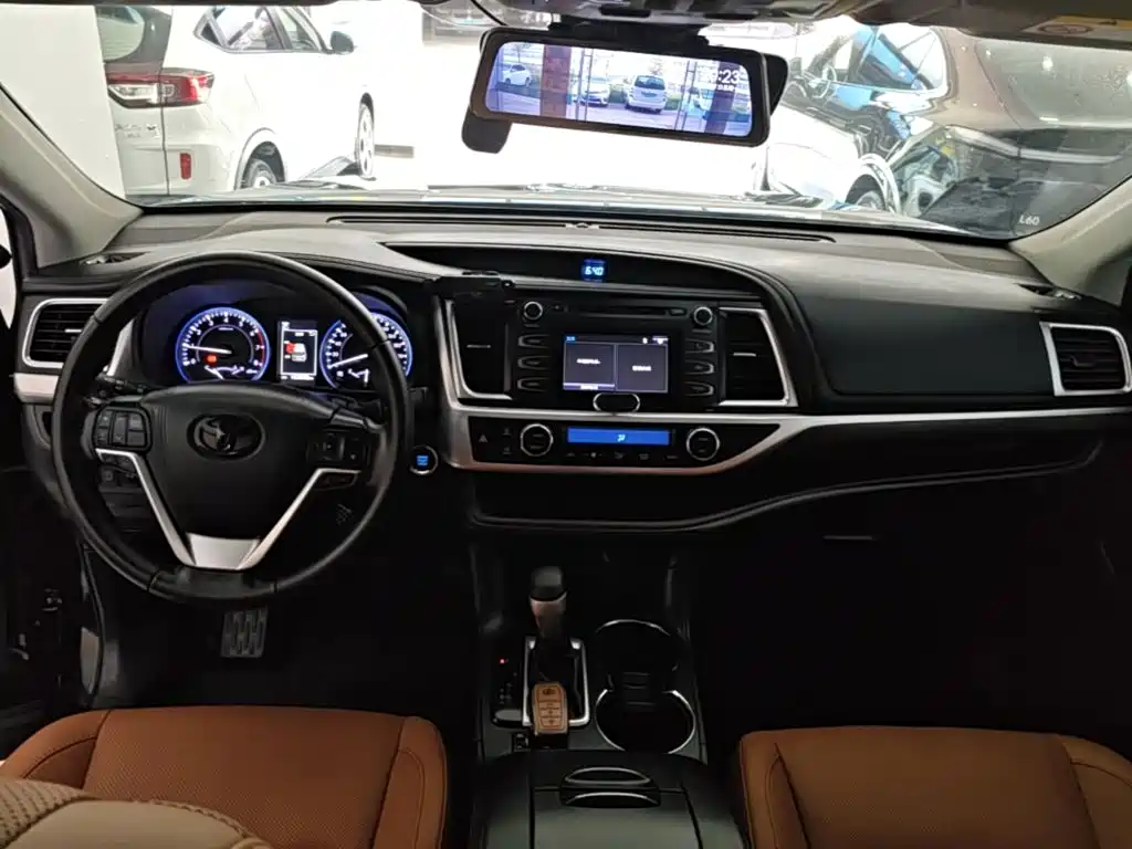 Toyota Highlander 2020 — фото 10