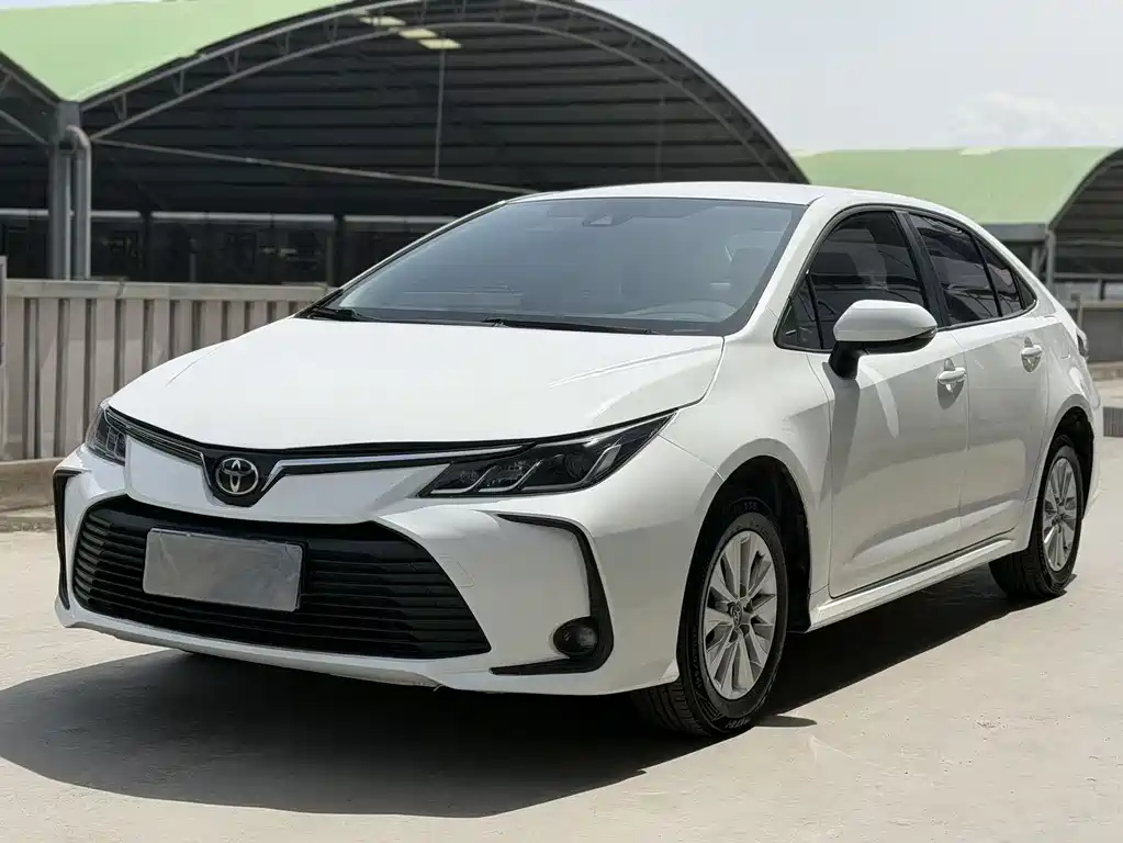 Toyota Corolla 2023 — фото 1