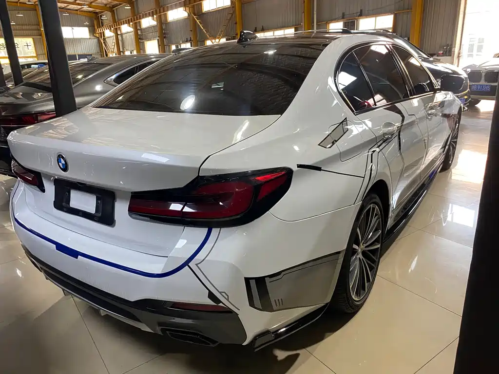 BMW 5 Series 2023 — фото 18
