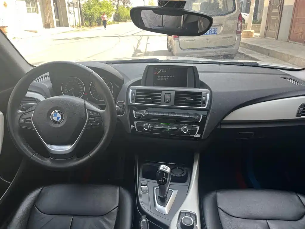 BMW 1 Series 2018 — фото 9