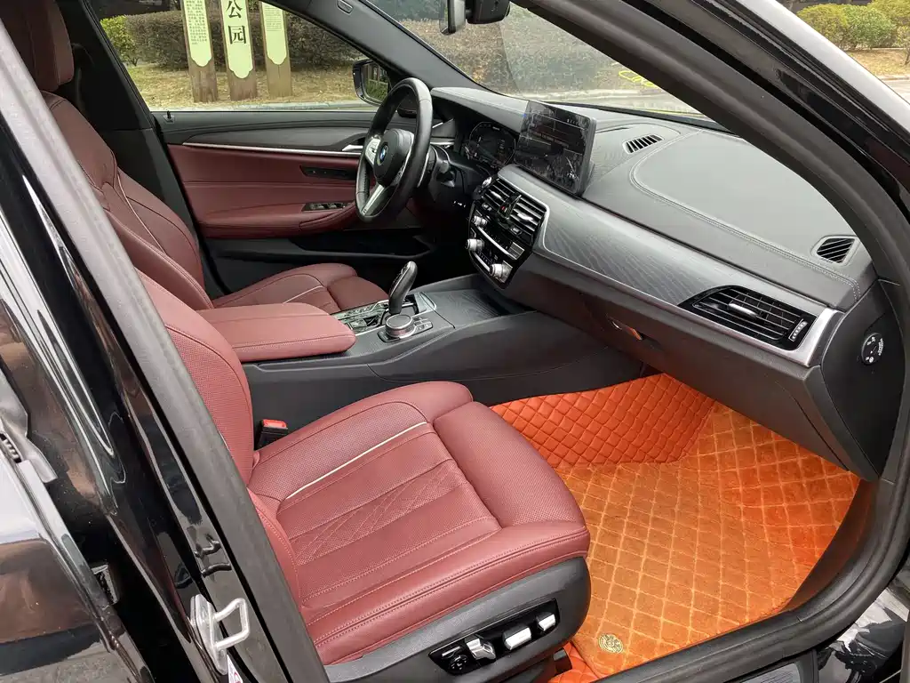 BMW 5 Series 2022 — фото 17
