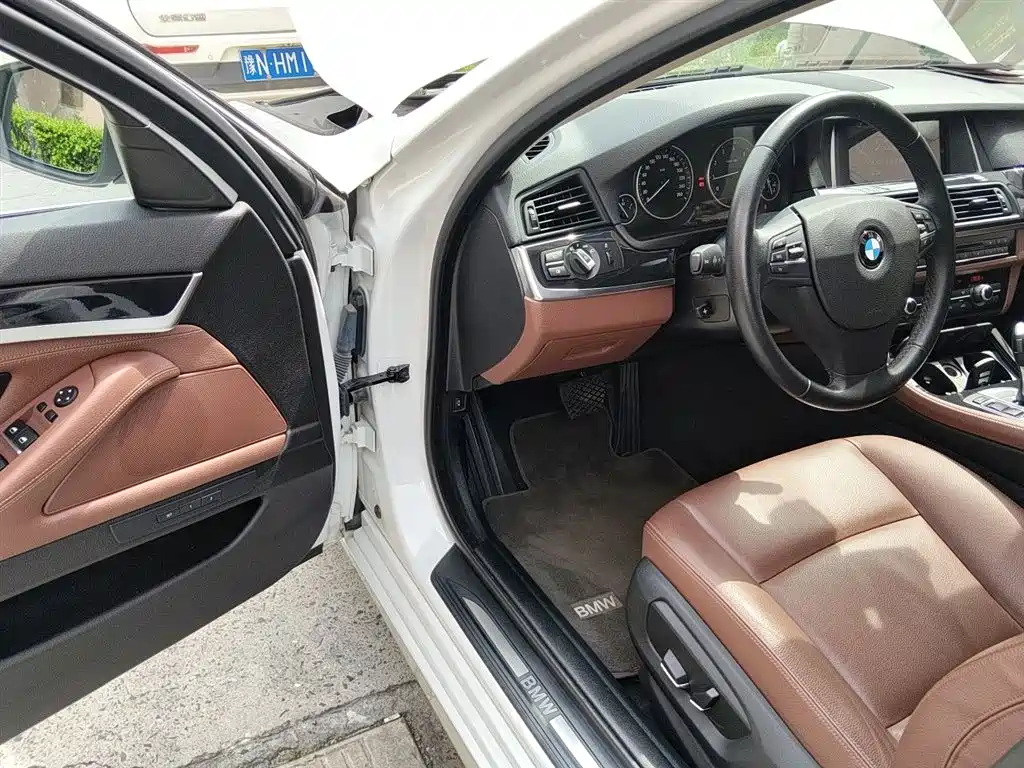 BMW 5 Series 2016 — фото 14