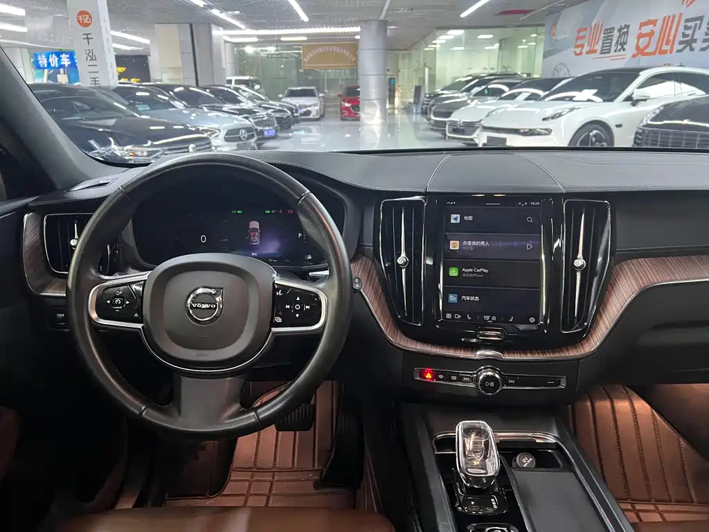 Volvo XC60 2021 — фото 12