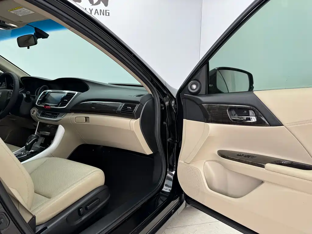 Honda Accord 2015 — фото 12