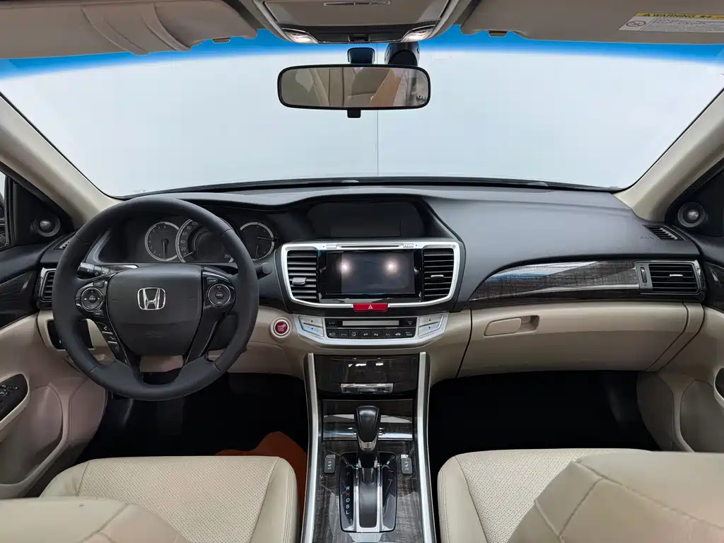 Honda Accord 2015 — фото 18