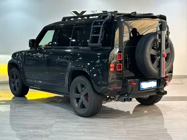Land Rover Defender 2023