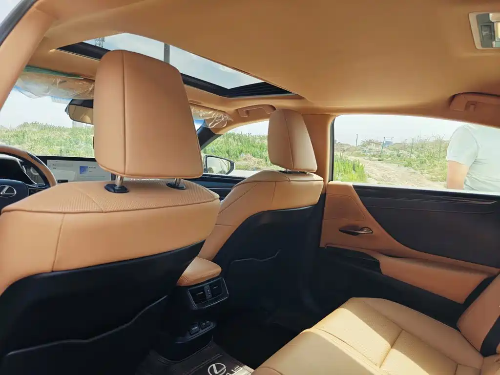 Lexus ES 2023 — фото 16