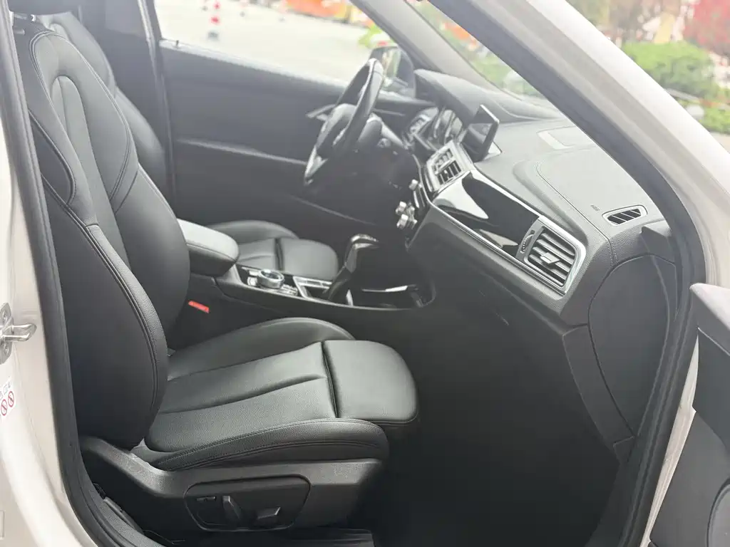 BMW 1 Series 2018 — фото 18