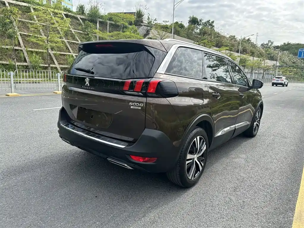 Peugeot 5008 2017 — фото 5