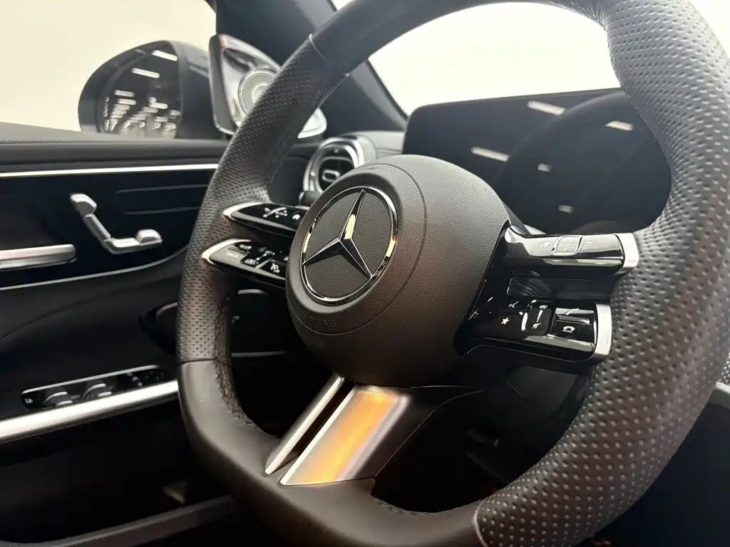 Mercedes-Benz C-Class 2024 — фото 14