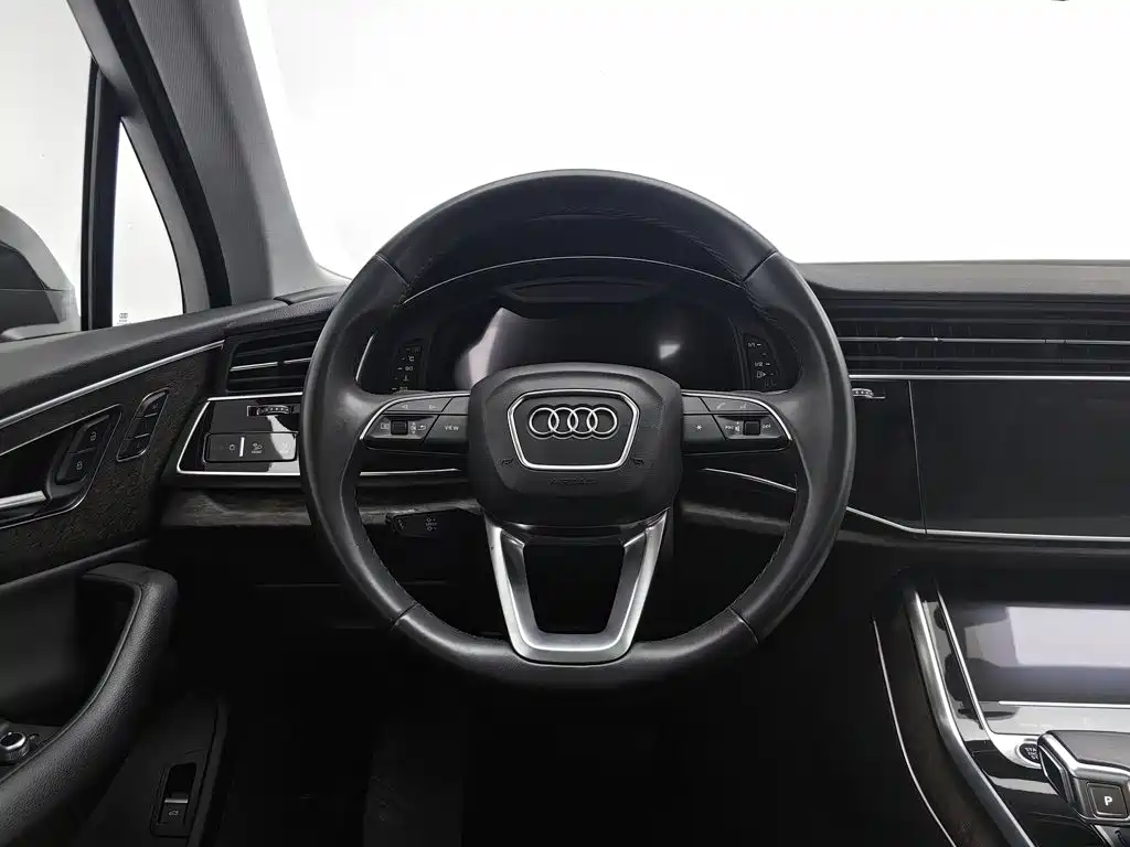 Audi Q7 2021 — фото 11