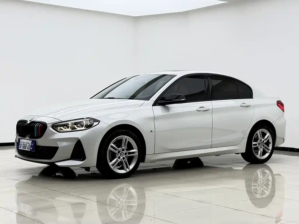 BMW 1 Series 2019 — фото 1